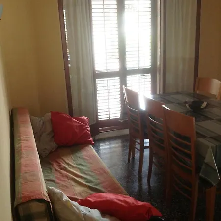 Apartment Mit Ueberdachter Terrasse In Strandnaehe Salou